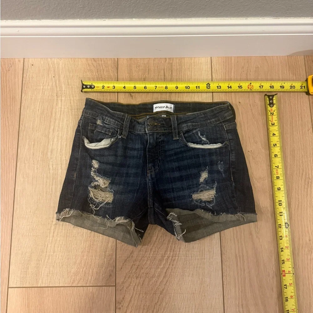 💙♥️🔥Studio Blue Distressed Denim Jean Shorts Size 27 Raw Hem Mid Rise Cutoffs
